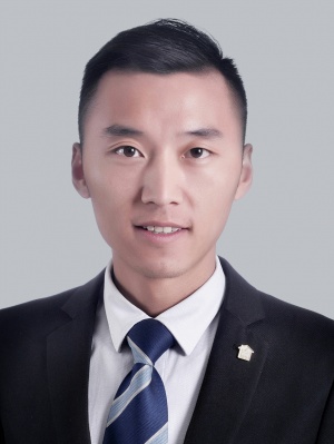 经纪人商华文