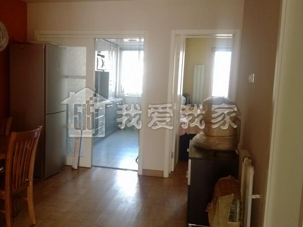 在建筑设计造型上,a组团摒弃了当前一些半欧式或者说将欧式符号胡乱拚