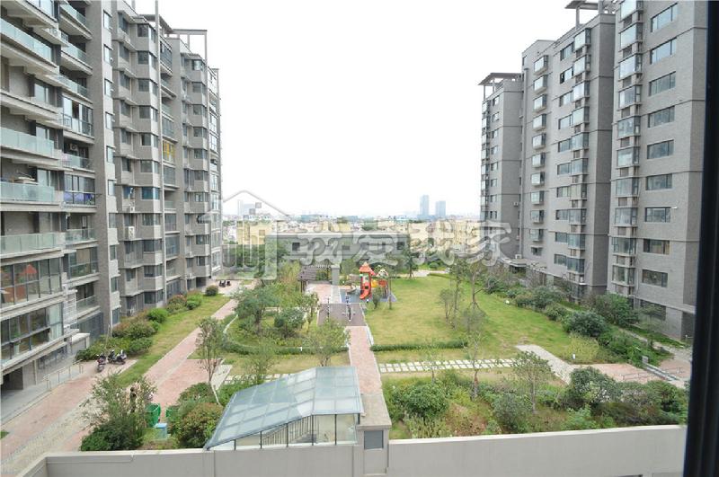 高尔夫国际花园 纯毛坯 户型王 位置佳