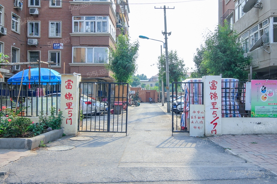 富锦里小区隶属于天津市河西区天塔街商圈优质小区,开发商为河西区