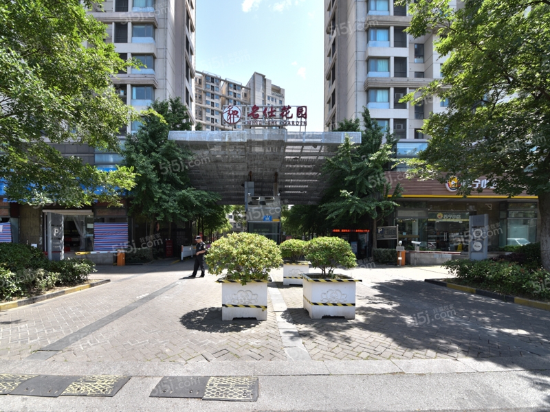 新港名仕花园小区隶属于苏州市姑苏区胥江商圈优质小区,开发商为苏州