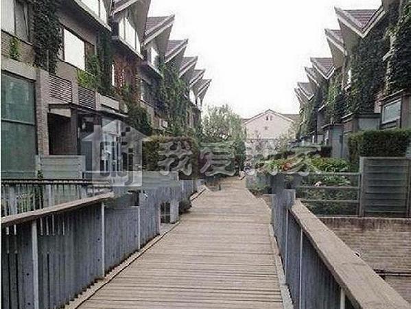 紫玉山庄三期第一排豪宅非常难得完全次新房
