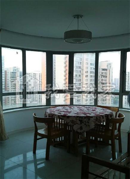 靠近南施公园,空气清新,邻近学校