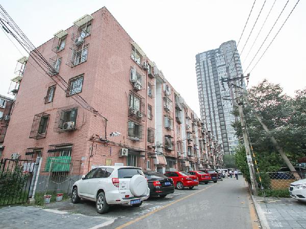 十里堡站 八里庄北里一层 东西两居 低总价