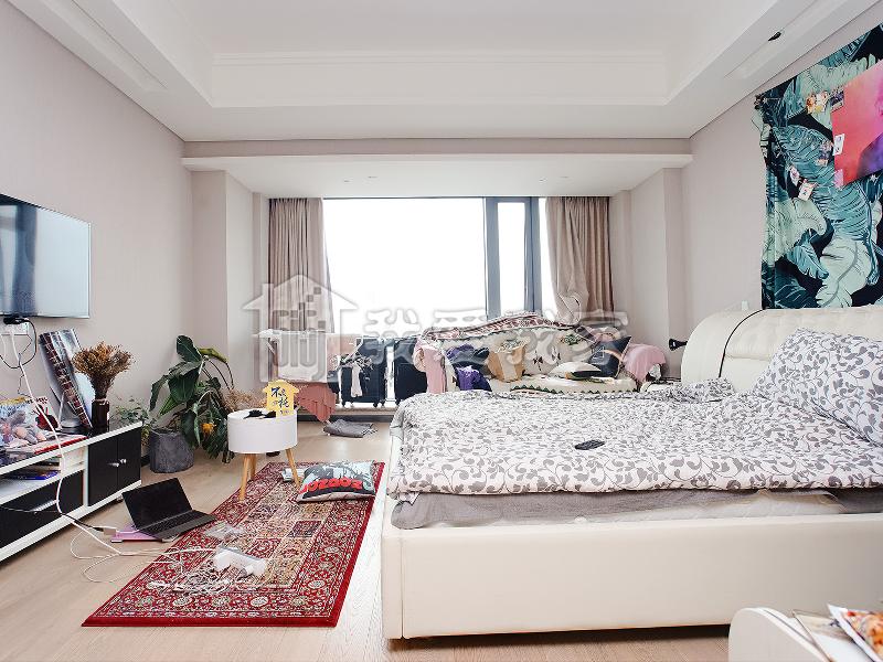 杭州我爱我家奥体莲花旁，优质档次精装单身公寓，一线江景房，拎包入住