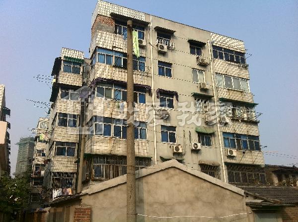 大庙村小区隶属于南京市鼓楼区幕府西路商圈优质小区,开发商为鼓楼区