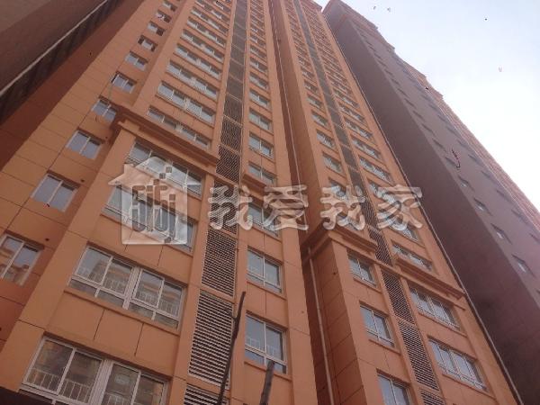 开发商为六合棠兴房地产开发公司,共有4栋住宅,776余户居民住宅,以