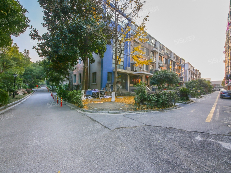 天亚水景苑小区隶属于苏州市相城区元和商圈优质小区,开发商为苏州天