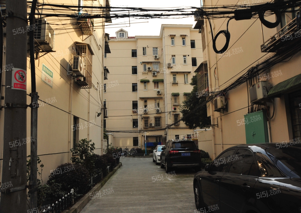 新泾八村