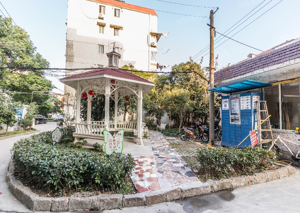 春华苑 低楼层一房一厅 房东诚心出售 看房方便