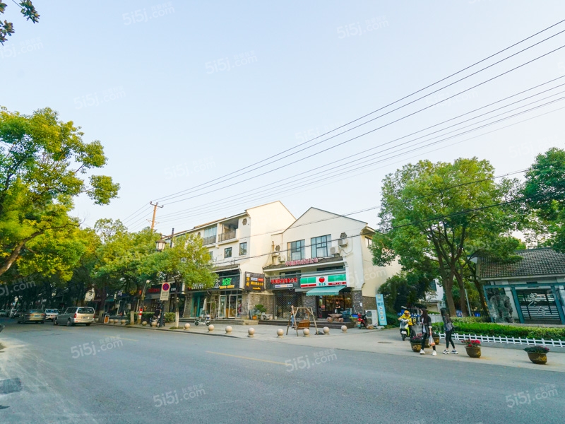 寒舍小区隶属于苏州市姑苏区金门商圈优质小区,开发商为昆山兴业置业