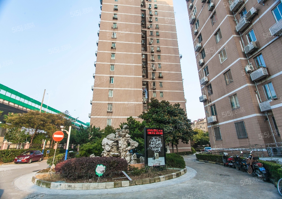 凌云公寓灵岩南路801弄