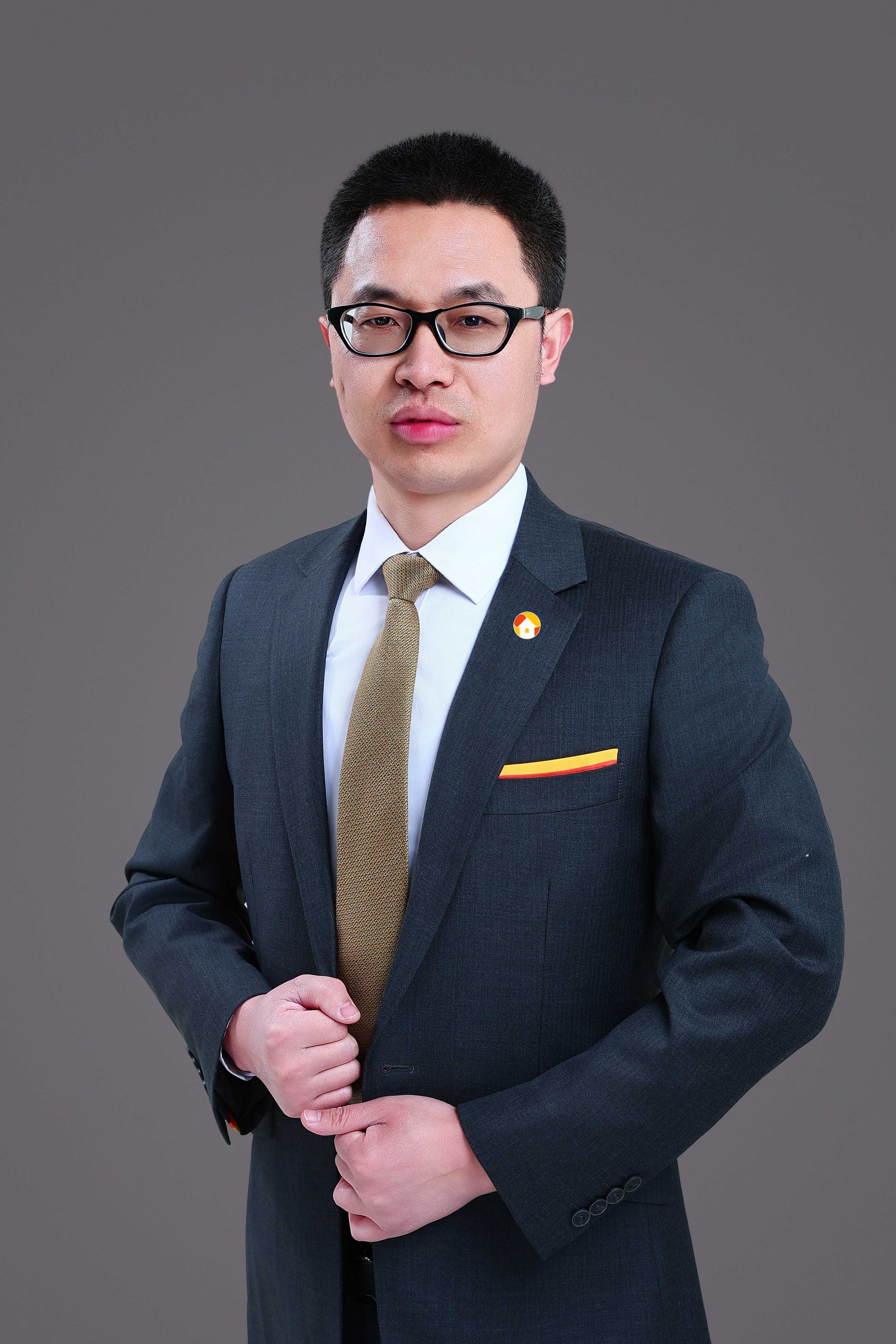 经纪人李国富