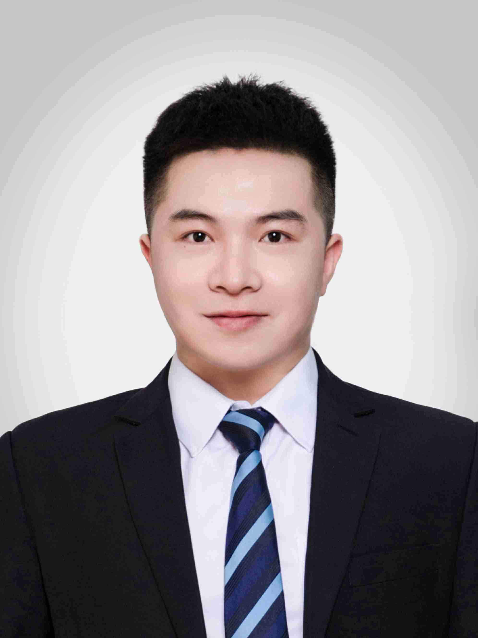 经纪人黄兴鹏