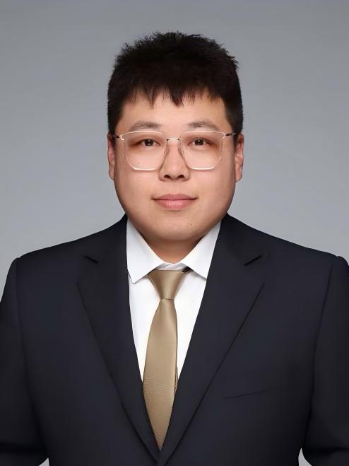 经纪人于小龙