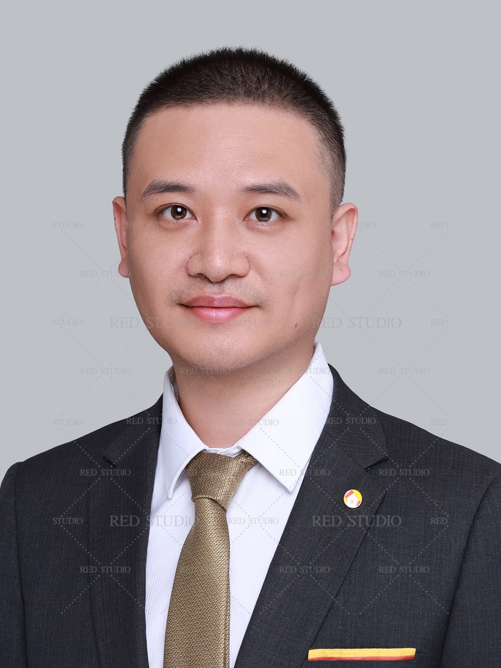 经纪人曾岩