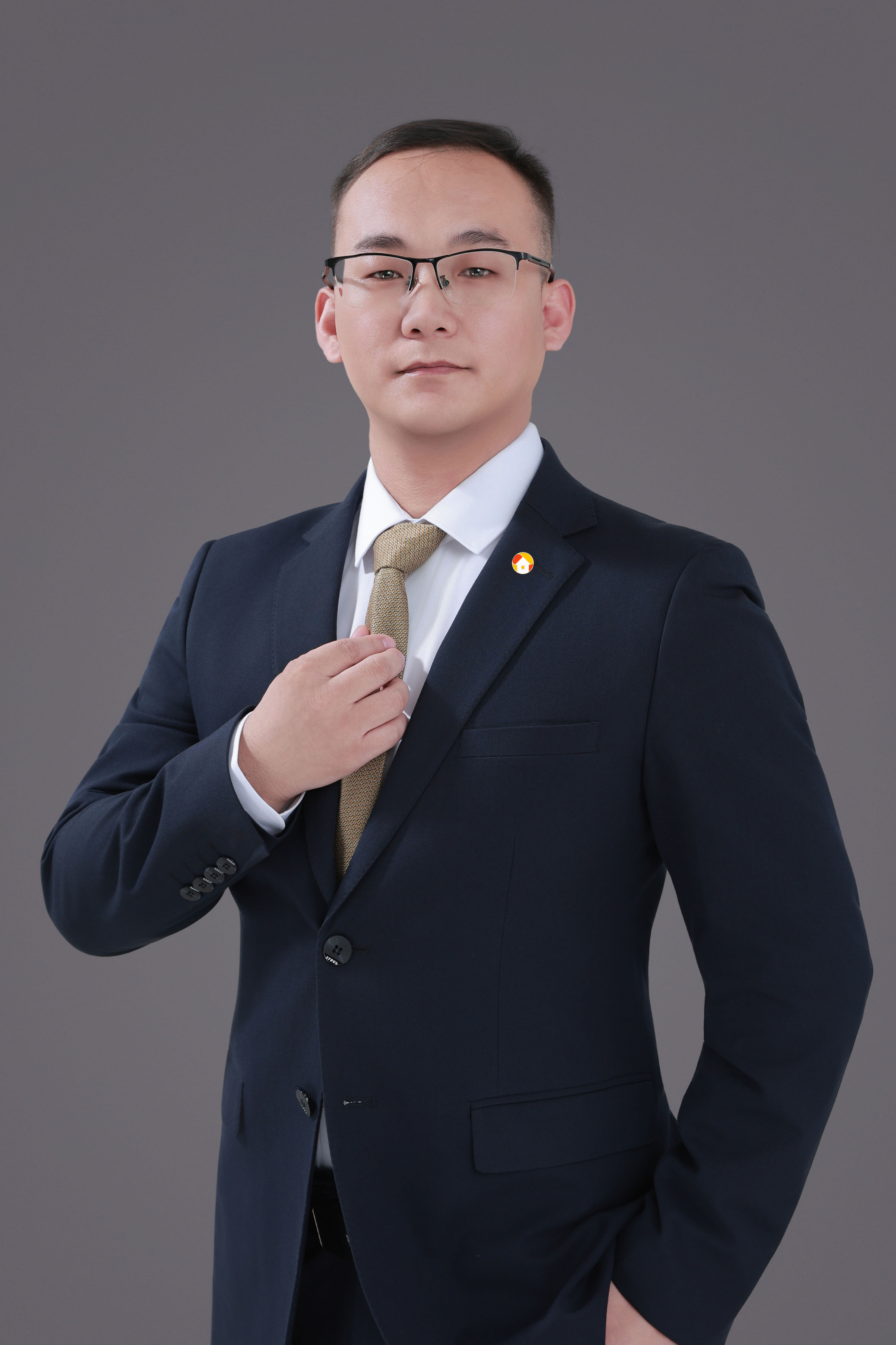 经纪人屈旭满