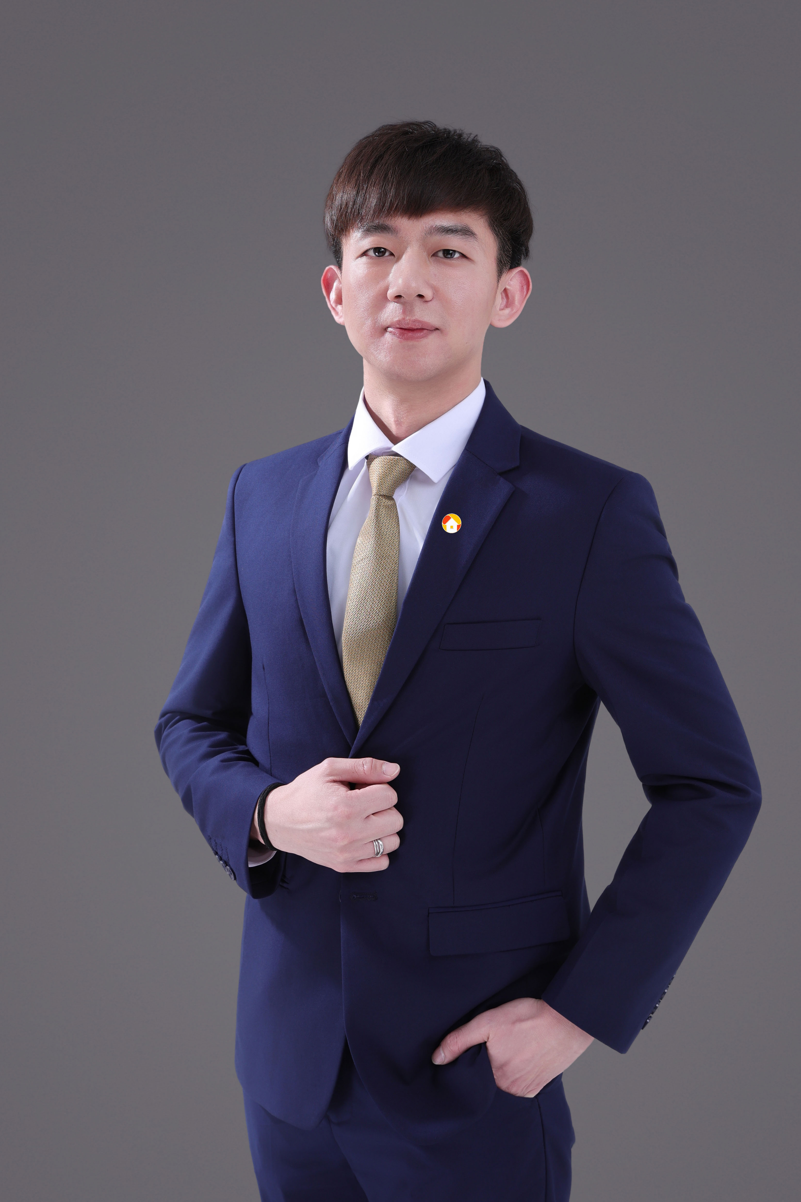 经纪人李宁
