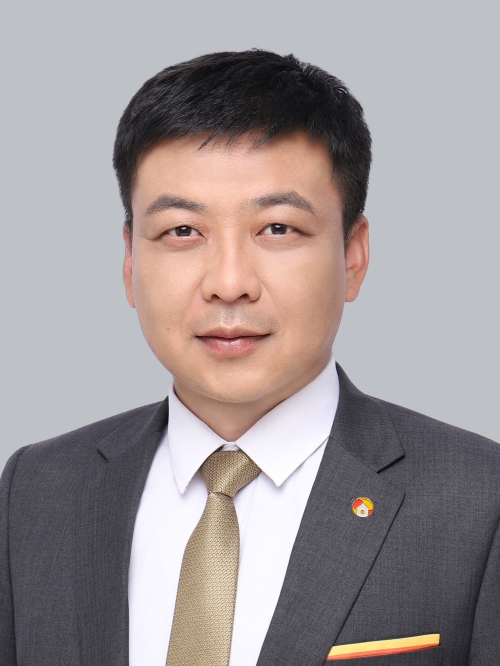 经纪人骆强平