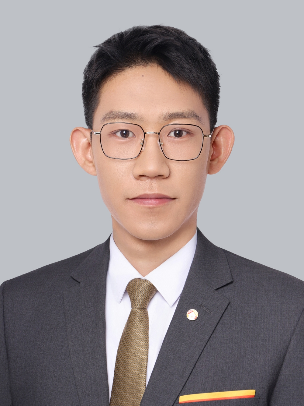 经纪人岳建功