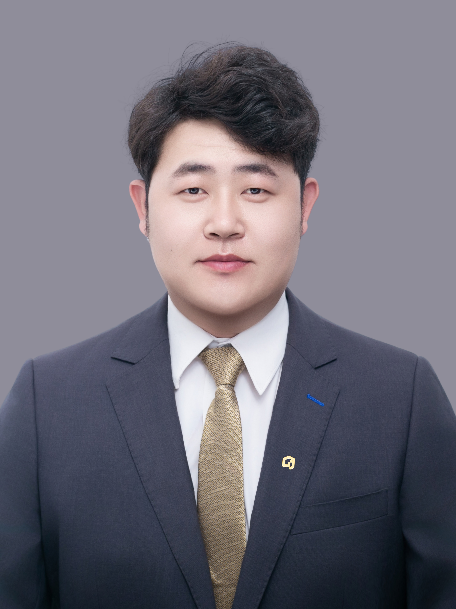 经纪人虎启兴