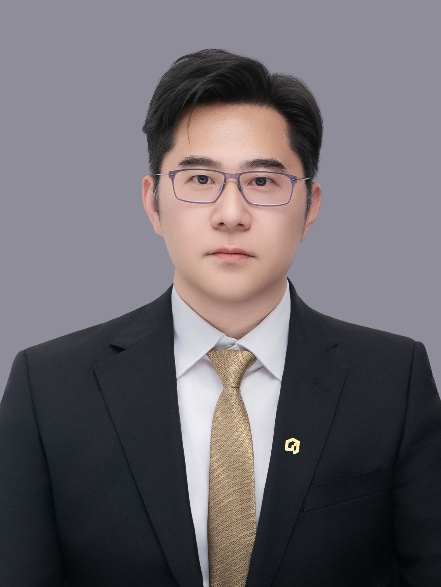 经纪人何显亮